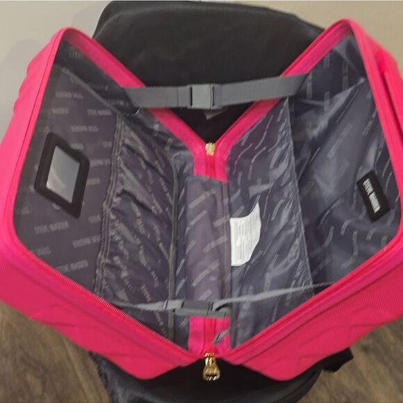 Steve Madden Freya Collection Hard Side Travel Cosmetic Case- Magenta - Picture 9 of 10